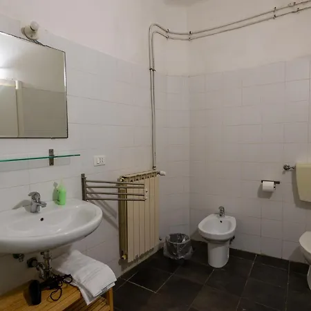 Calle E Tulipani 斯培西亚